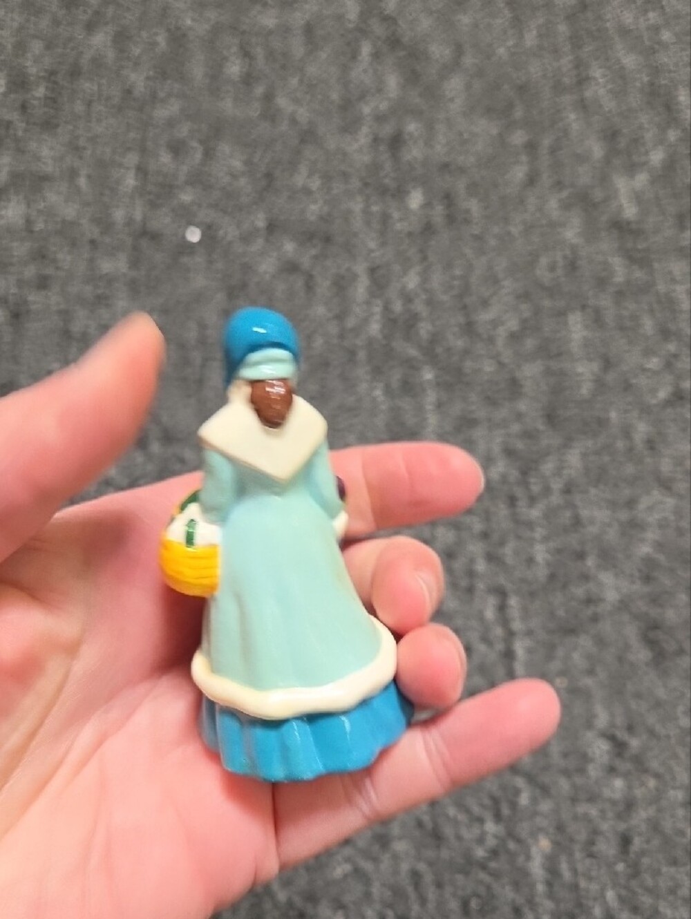Avon Blue Cream Woman & Child Figurine with Yellow Basket - Picture 5 of 9